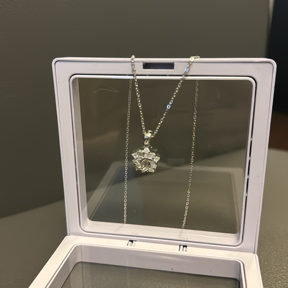 Necklace with Chanel Logo - Picture 2 of 4